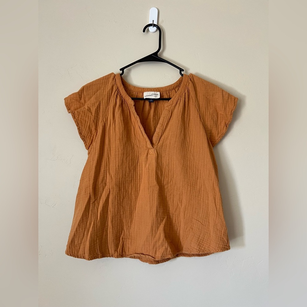 NWOT Universal Thread Top